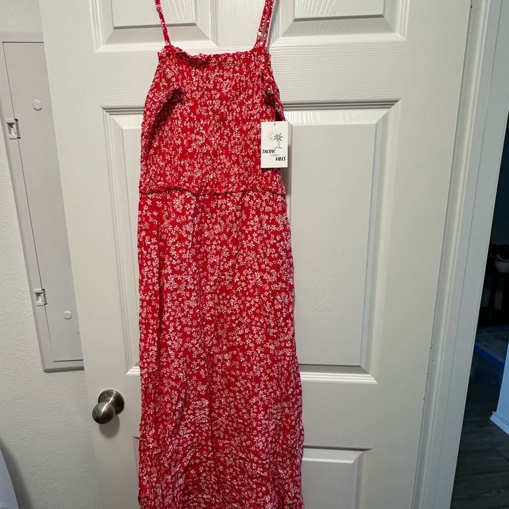 Pacific Vibes Dress Summer Beachy Floral Size L, XL, XXL. NWT. Red White.